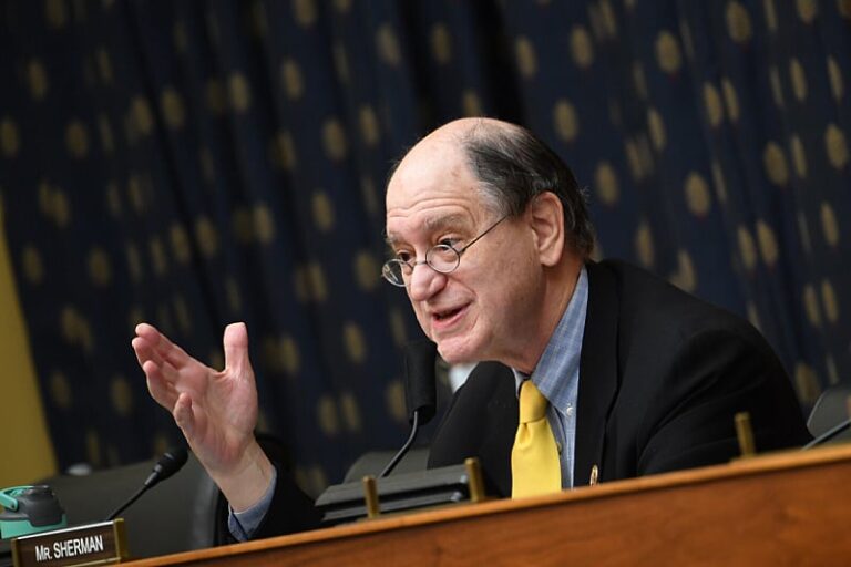 Kongresmen u avionu gledao eksplicitne fotografije pa se nevješto pokušao opravdati