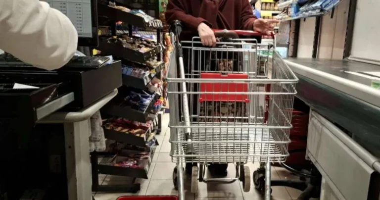 Sindikalna potrošačka korpa u oktobru 3.312 KM, prosječna plata pokriva tek 48 posto