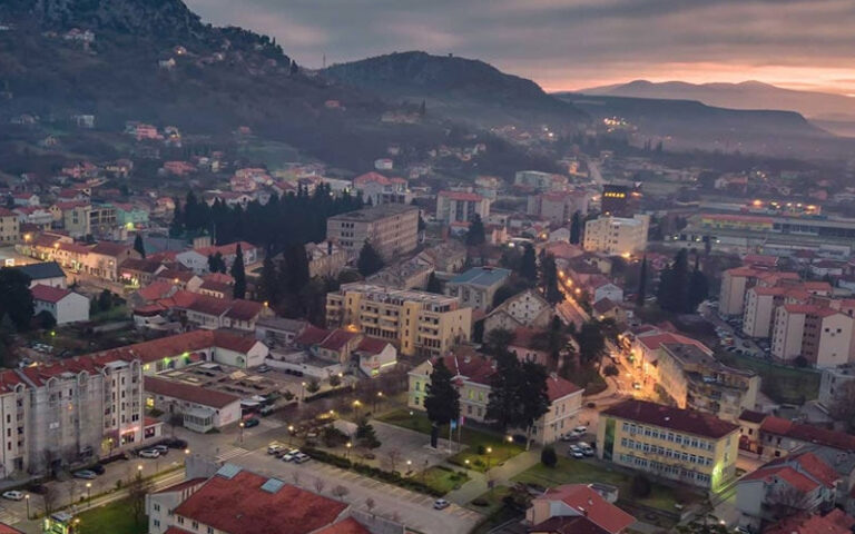 Lijep primjer u BiH: Penzionerima uz decembarsku penziju još po 100 KM, studentima 500