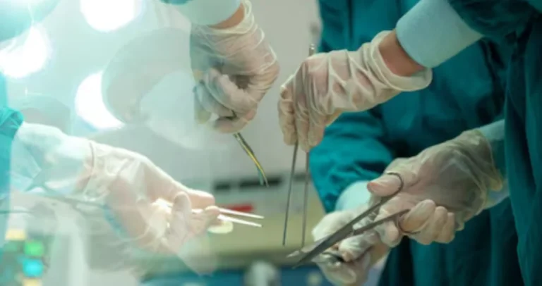 Medicinsko čudo! – Beba na pola rođena, 20 ljekara u sali: Uspjeli su ukloniti veliki tumor