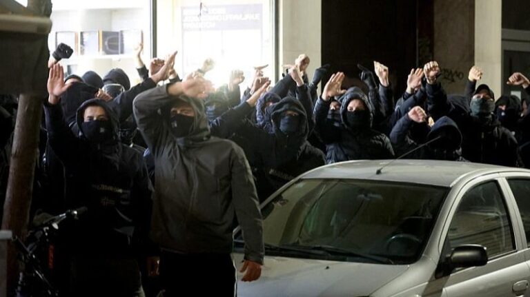 Možete li zamisliti da u Bosni i Hercegovini neko uz fašističke povike prekida kulturne skupove drugog naroda?