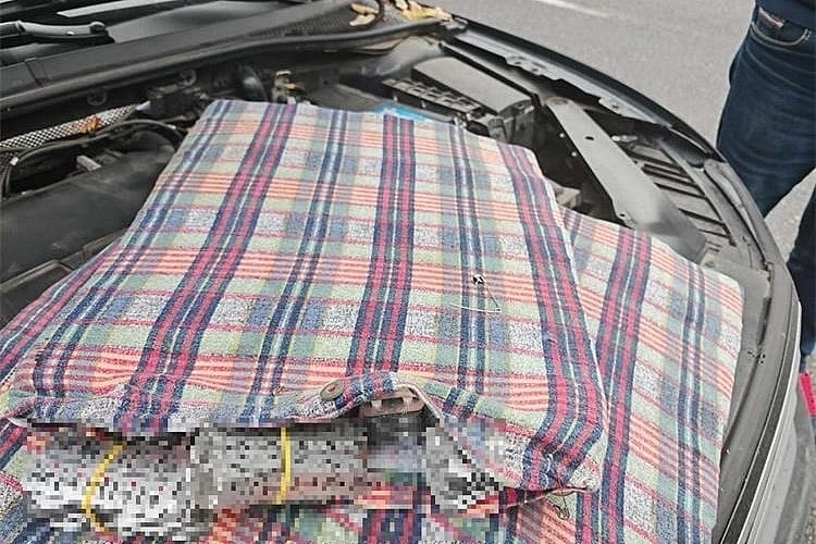 Muškarac iz BiH uhvaćen na hrvatskoj granici: 40.000 tableta sakrio pod haubu i u pod prtljažnika