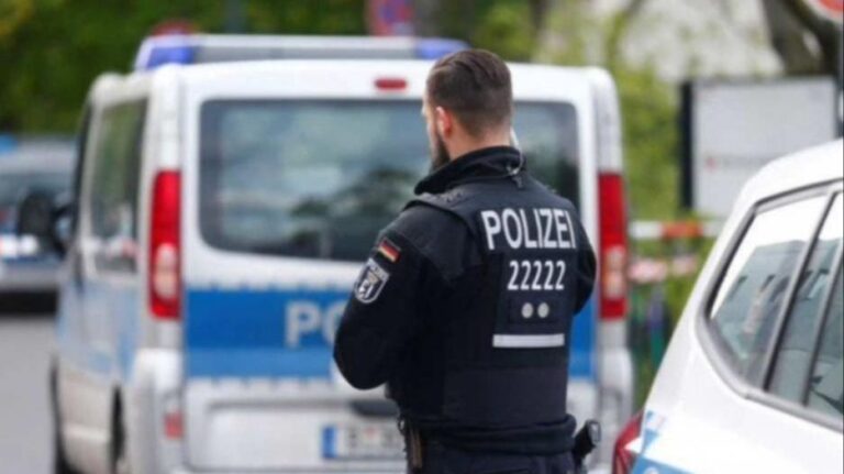 Muškarac ubio sinove, sestru i suprugu, pa sebi oduzeo život