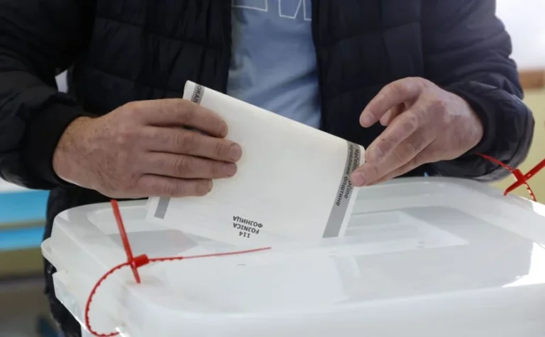 Na izborima u RS glasali i mrtvi, jedna osoba na više listića za Karana