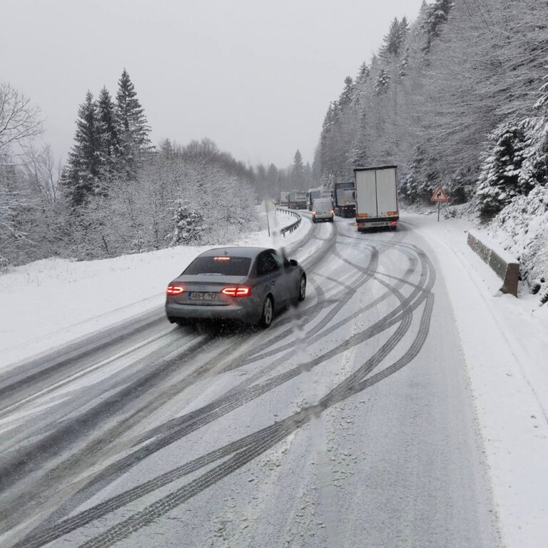Naglo zahlađenje nakon toplog vikenda: Od ponedjeljka vjetar, kiša i snijeg