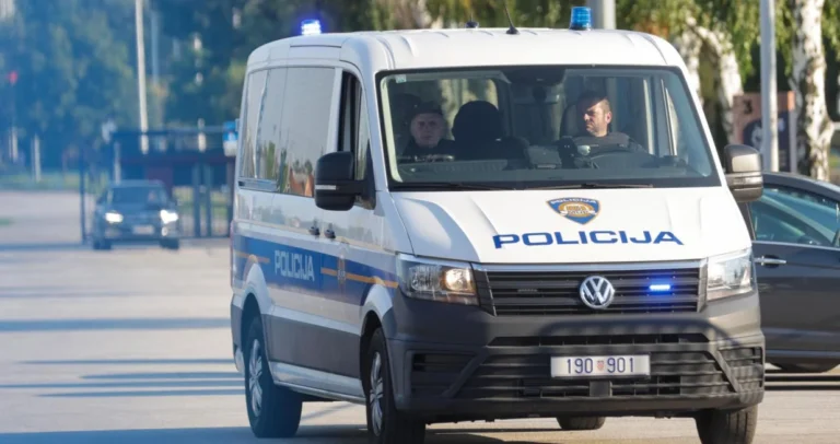 Napetosti u Hrvatskoj: Navijači, Tompsonove pesme i dani srpske kulture