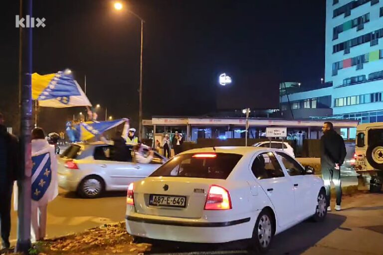 Navijači na ulicama Zenice do kasno u noć slavili pobjedu Zmajeva nad Rumunima