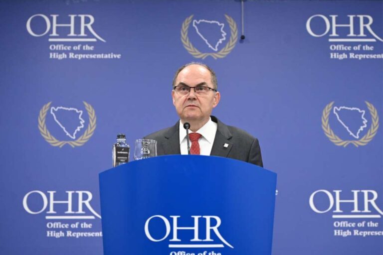 Njemačka poručuje: Schmidt ostaje, OHR se ne zatvara dok se ne ispuni “5+2”