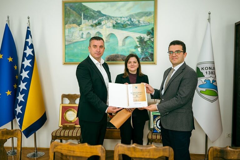 Novi koordinator TIKA-e u Bosni i Hercegovini Gokhan Umut sa saradnicima danas u posjeti Konjicu