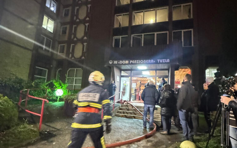 Obdukcija potvrdila: Dvije žene preminule od posljedica udisanja ugljičnog monoksida u požaru u Domu penzionera Tuzla