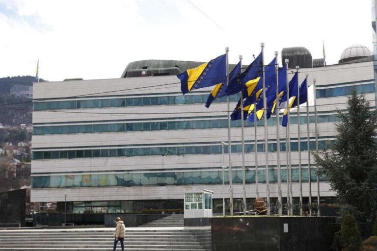 Objavljen popis zaposlenih u institucijama BiH koji ispunjavaju uvjete za penziju, ali ipak rade