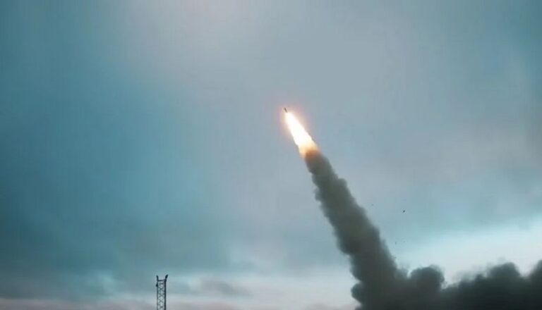 Objavljen snimak: Izrael koristi vrlo razorne projektile kako bi sravnio sa zemljom Istočnu Gazu