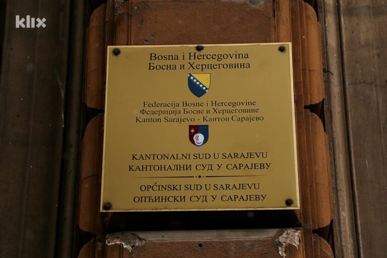 Održano ročište policajcu Amaru Turčalu: Kazao da nikad nije vidio maloljetnu osobu za koju ga se tereti