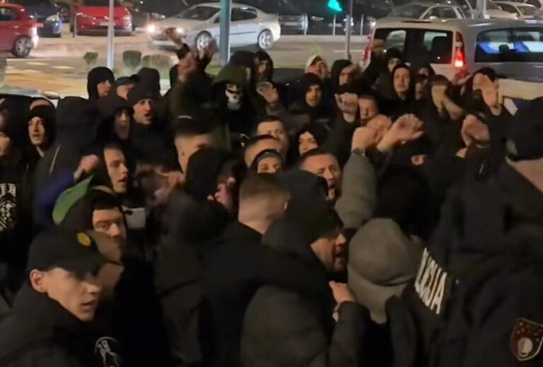 Paklena atmosfera u Skenderiji: Zbog skandiranja zamalo tuča navijača BiH i Srbije