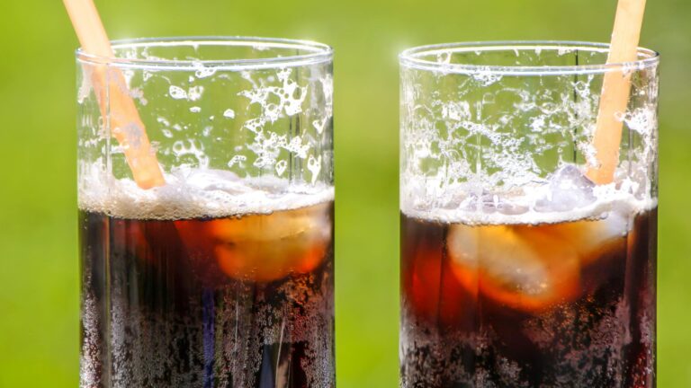 Pet razloga zašto je vrijeme da zauvijek izbacite gazirana pića