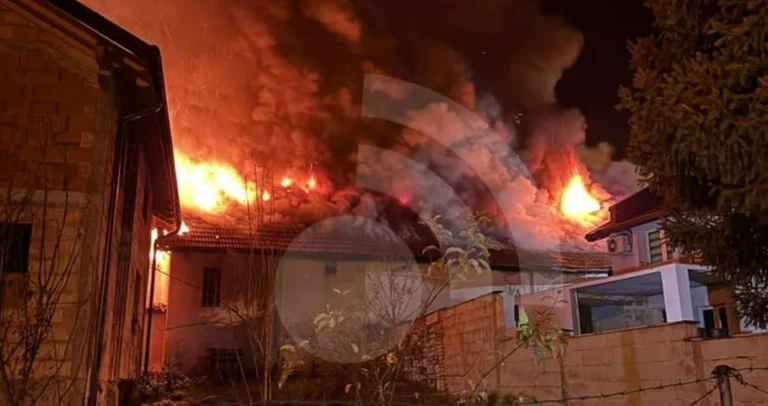 Požar na objektu u Tuzli: Vatrogasci se bore sa vatrenom stihijom, ugrožene okolne kuće