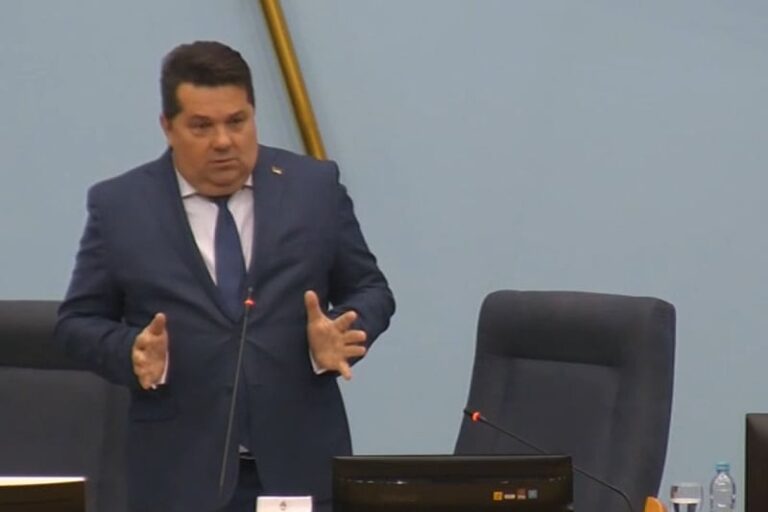 Ponovo burno u NSRS: Stevandić održao monolog o magarcima, pa izbacio Đorđa Vučinića sa sjednice