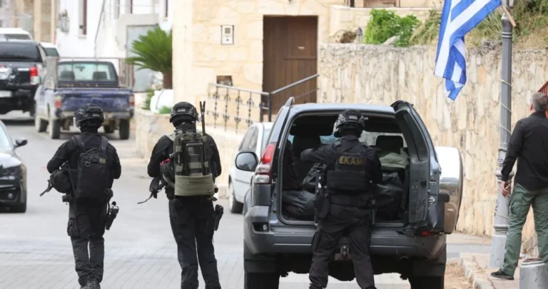 Porodična osveta: Dvoje mrtvih, najmanje 10 ranjenih – Pucano iz vozila u pokretu