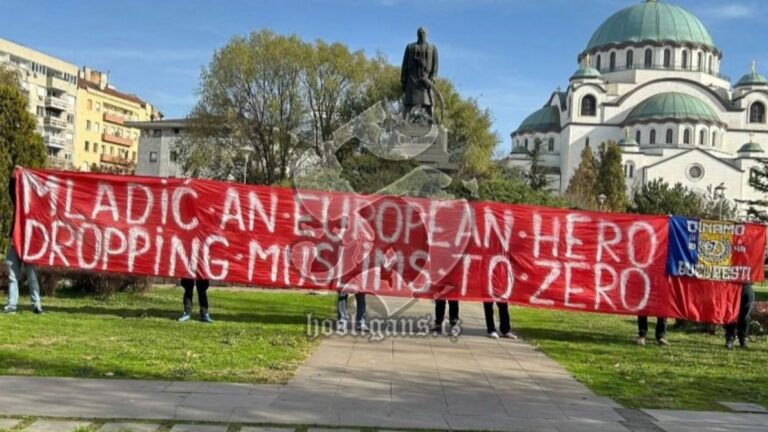 Rumunski navijači razvili transparent: Mladić je evropski heroj, muslimane smanjuje na nulu