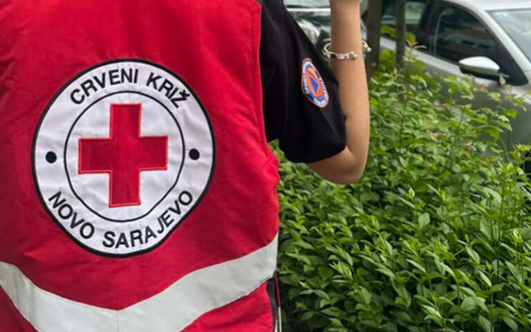 Sarajlije upozorene od Crvenog križa: Muškarac obilazi stanove i prikuplja novac za lažnu akciju