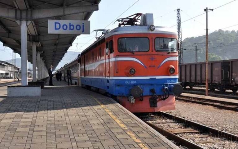 Sindikat upozorava: Gase nam vozove, putnički saobraćaj u ŽRS ide ka potpunom ukidanju