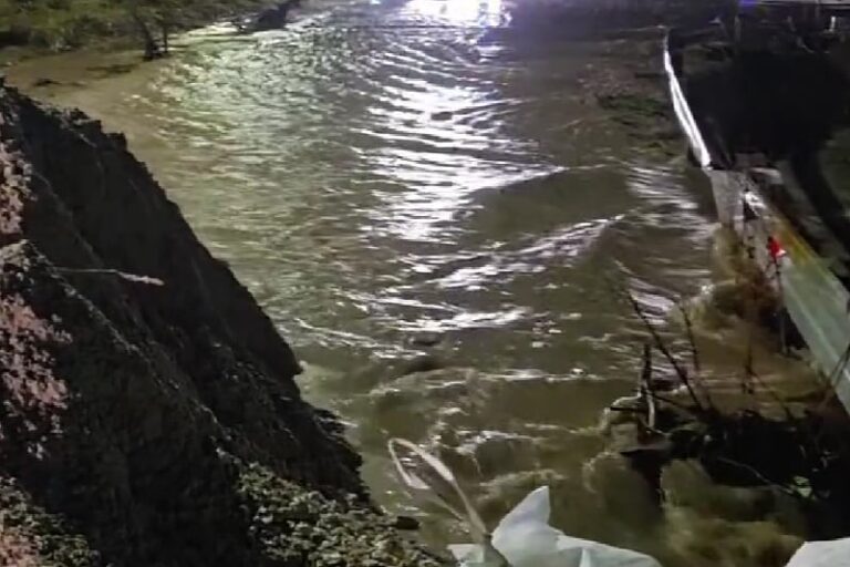 Snimci prikazuju ozbiljnost situacije: Poplavljene kuće u Bugojnu, obustavljen i saobraćaj na magistralnoj cesti