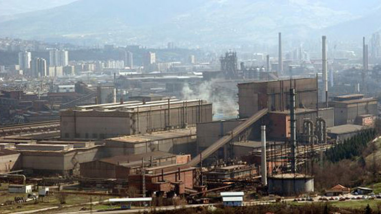 Sudbina hiljada porodica visi u zraku: Željezara u problemima, radnici u strahu