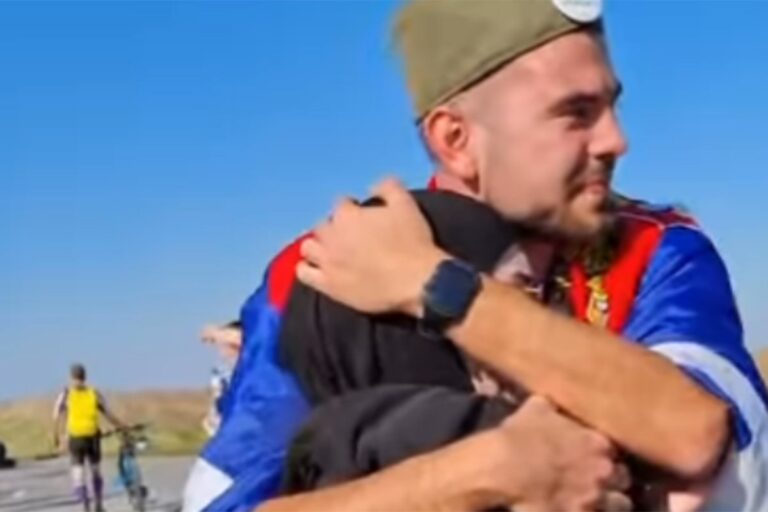 Susret studenata Nadije i Save: Ona sa hidžabom, on sa šajkačom