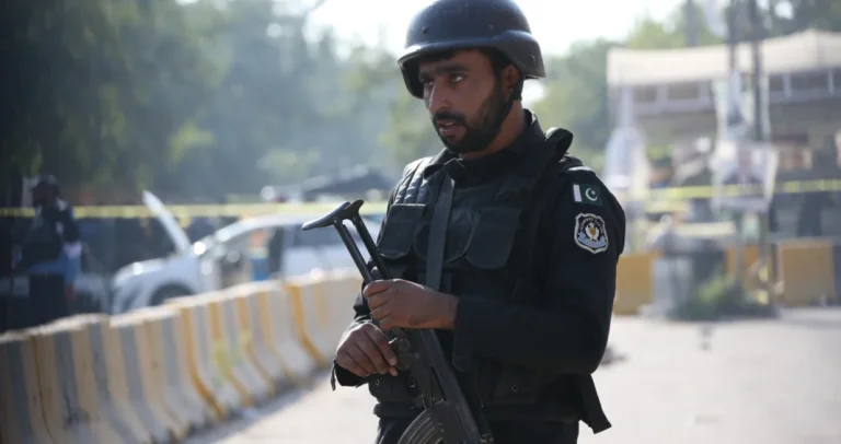 TRAGEDIJA: Eksplozija ispred suda u Pakistanu: Najmanje 12 mrtvih, deseci povrijeđenih