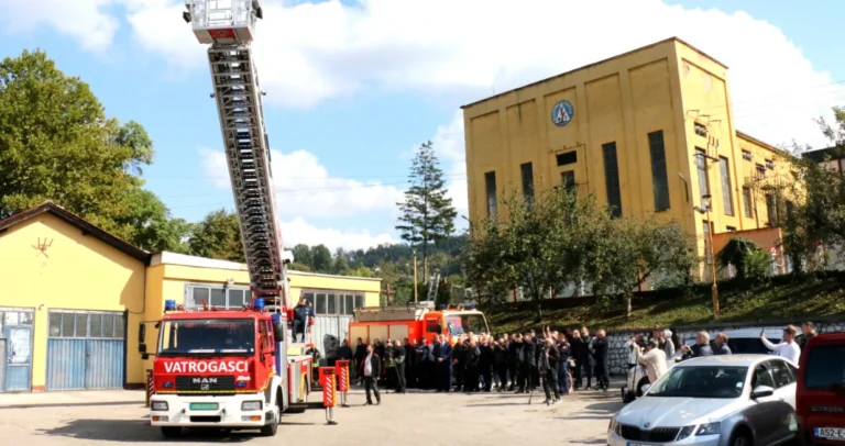 Tuzlanski vatrogasci objasnili: Zašto u gašenju požara nisu korištene 32-metarske ljestve?