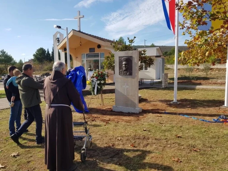 U Čapljini podignut spomenik Slobodanu Praljku: Hoće li Tužilaštvo reagovati?