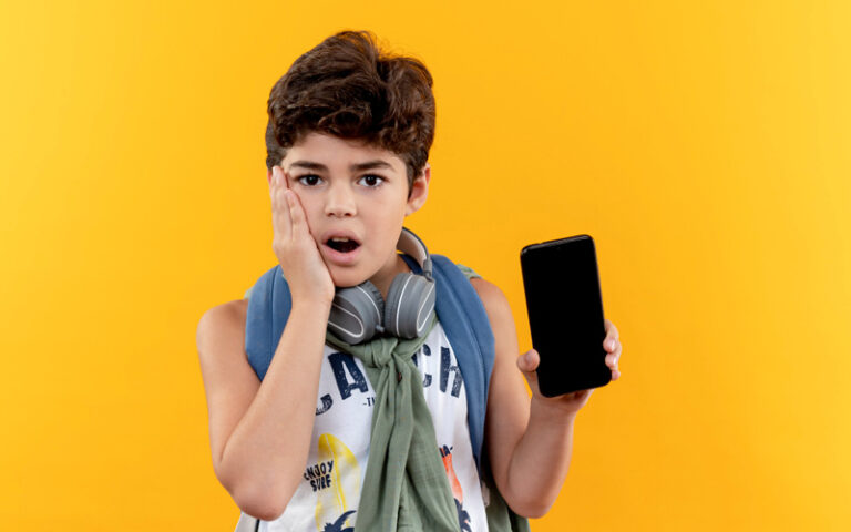 U Federaciji BiH neće zabraniti mobitele u školama