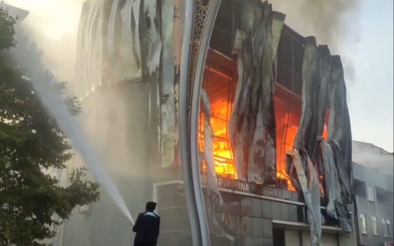 U požaru u skladištu parfema poginulo šest osoba