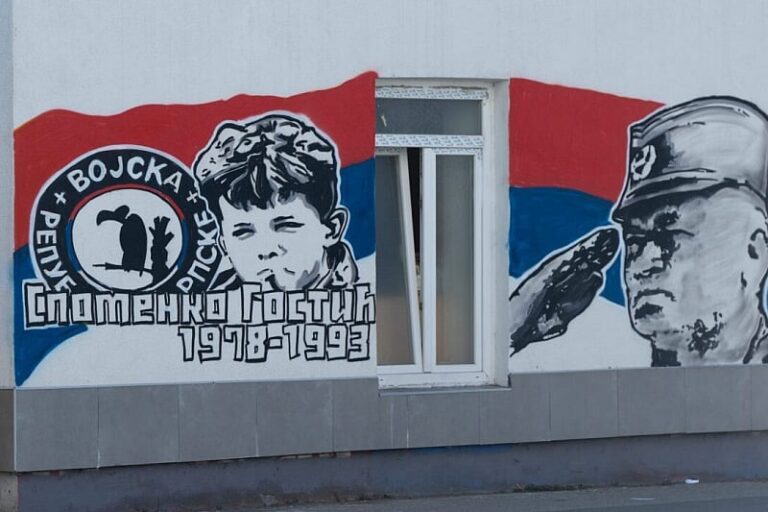 “U redu je naslikati čiku u uniformi”: Tužilaštvo BiH neće provoditi istragu o Mladićevom muralu u Banjoj Luci