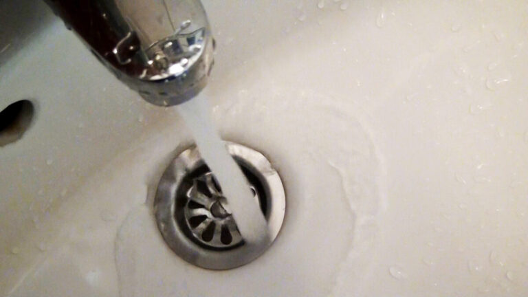 U više bh. gradova se preporučuje prokuhavanje vode zbog zamućenosti