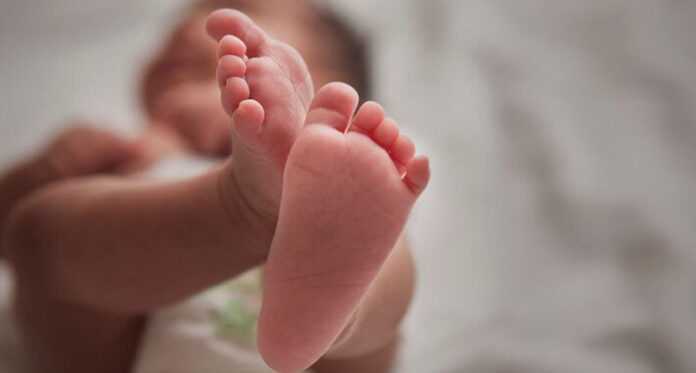 U Zagrebu bebi na porodu odstranili tumor veličine glave; I mama i beba dobro