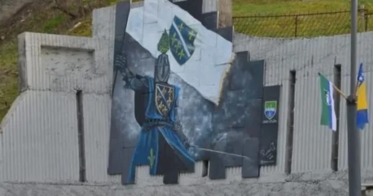Uklonjen poznati mural bosanskog viteza u Cazinu: Čime se pravdaju u Gradskoj upravi