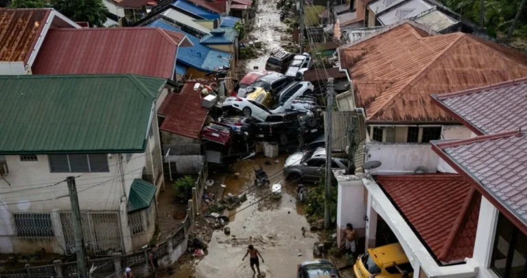 (VIDEO) Crni bilans tajfuna na Filipinima: Poginulo više od 60 ljudi, 400.000 je raseljeno