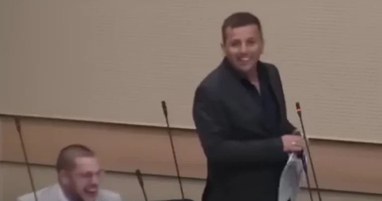 (VIDEO) Vukanović “dominira” u NSRS-u, izazvao je urnebes u sali – “E, kukala nam majka”