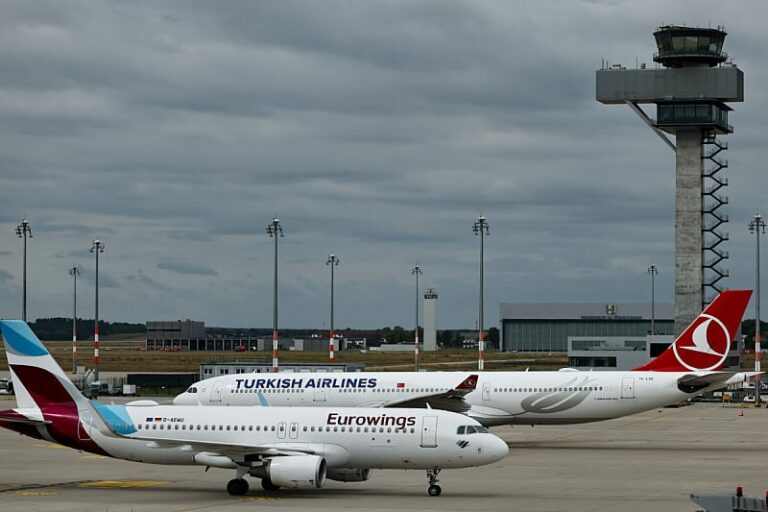 Zračna luka u Berlinu ponovo radi nakon što je promet bio obustavljen zbog uočenog drona