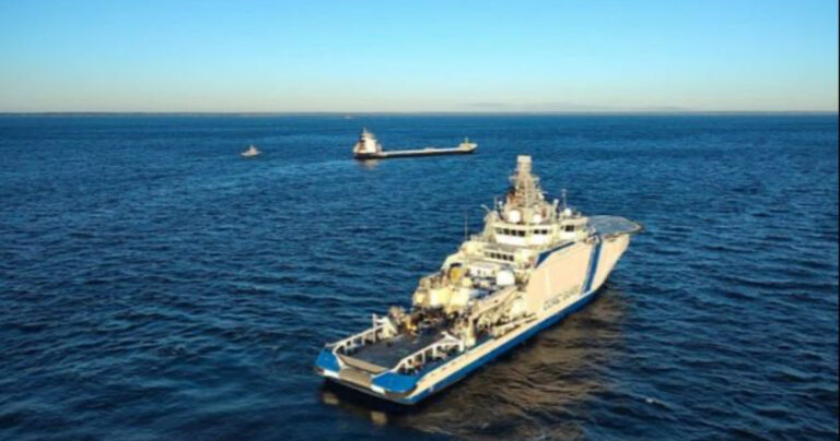 Finska policija zaplijenila brod zbog sumnje u oštećenje podmorskih kablova