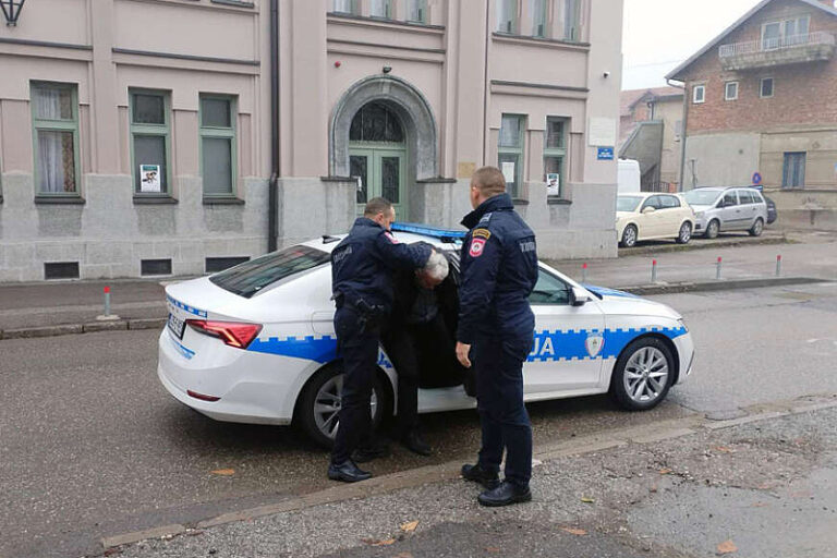 Banjalučanin (70)  koji je jučer uhapšen zbog pedofilije je profesor u srednjoj školi u Laktašima