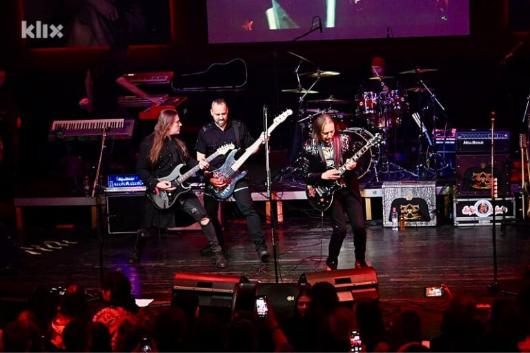 Divlje jagode sjajnim koncertom rasplesale publiku u Slogi u Sarajevu