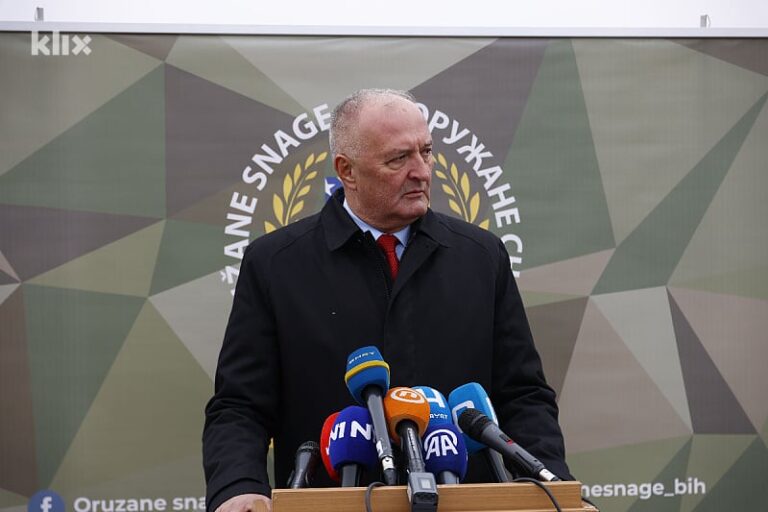 Helez: Pratimo susjede i nastavljamo opremati i naoružavati OSBiH po NATO standardu