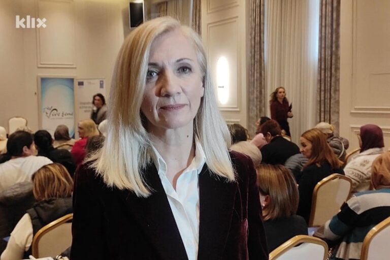 Jurišić se sastala s nastavnicima koji su nezadovoljni konkursom: “Ključevi rješenja su u Vladi KS”