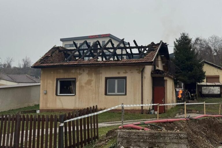 Kuća porodice Ljubas izgorjela u požaru: Jasmin obećao da će je obnoviti do Božića