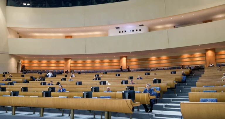 Povećani osnovica i naknade: Budžet 2025. jača državnu administraciju, a šta je sa državom