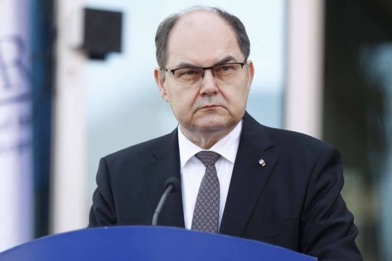 Schmidt poručio političarima u BiH: Vi preuzimate odgovornost, ja se više neću miješati osim oko državne imovine