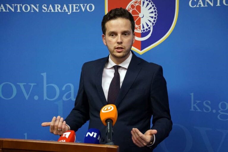 Sindikati obrazovanja sutra sa premijerom KS: Razgovor o problemima digitalizovanih konkursa