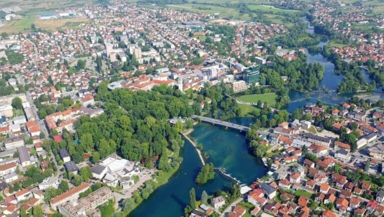 Uposleni s običnom diplomom primaju 2.000 KM, magistri jedva 1.500: Štela jede znanje u Bihaću